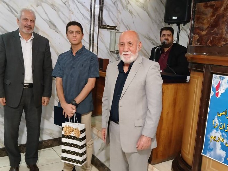 مراسم اهدای کارنامه امتحانات پایانی دانش آموزان پایه دهم دبیرستان غیردولتی موحد